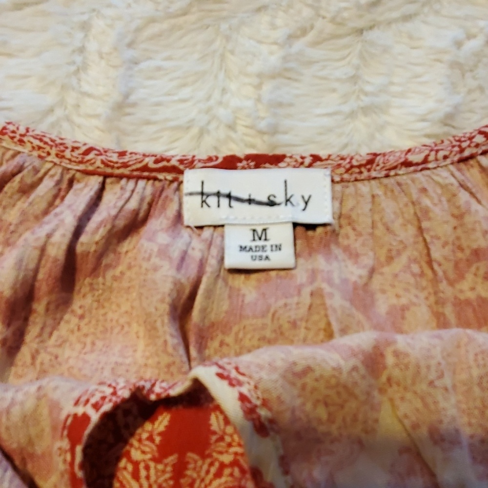 NWOT 💥LAST ONE 💥 Kit + Sky cold shoulder top - Picture 6 of 7